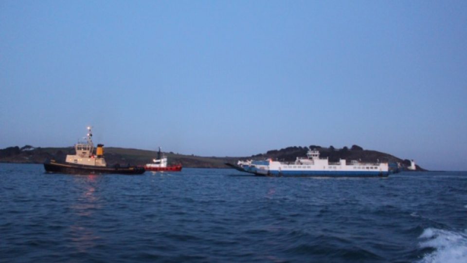 lynher-ferry-arrives-for-refit